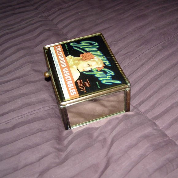 Keepsake Box GLAMOUR GIRL "California Vegetables" PIN UP 1950S vintage l… - Picture 2 of 10
